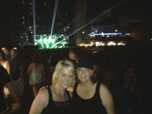 Julie & Dina at a Goo Goo Dolls concert.